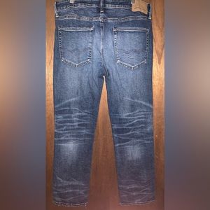 Men’s American Eagle jeans. Relaxed fit. Fits true to size. No stains no rips